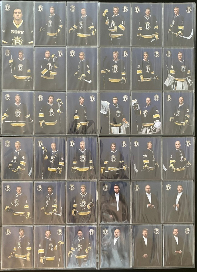 12-13 Espoo Blues Team Issue keräilykorttikokoa