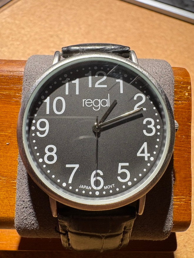 Regal R3790 Hopea/Musta, 40 mm Rannekello