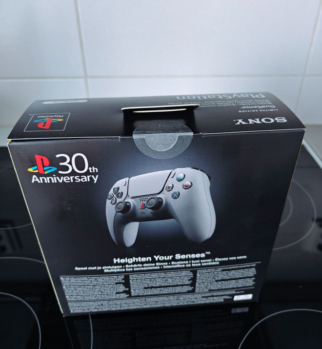 PS5 DualSense 30th Anniversary Limited Edition ohjain