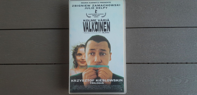VHS: Kolme Väriä Valkoinen (O: Krzysztof Kie?lowski 1993)