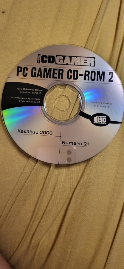 Suomen cdgamer Kesäkuu 2000 Numero 21 pc game cd-rom 2