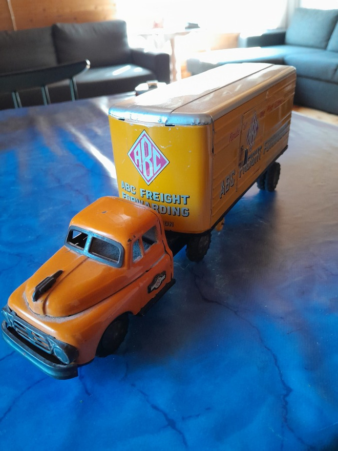 peltinen rekka-auto