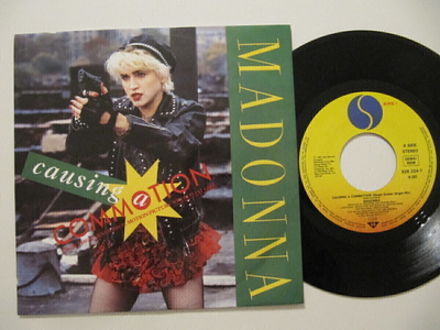 Madonna Causing A Commotion 7" sinkku