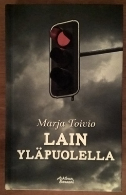 Marja Toivio: Lain yläpuolella