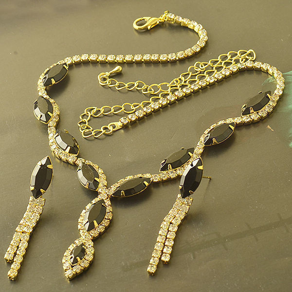 1709 D .. 9K Yellow Gold Black Sapphire .. Kaulakoru