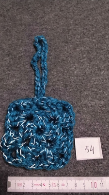 Alina´s Handmade virkattu nro 52 - 56 airpodin suojakoteloon