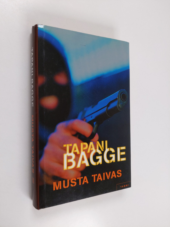 Tapani Bagge : Musta taivas