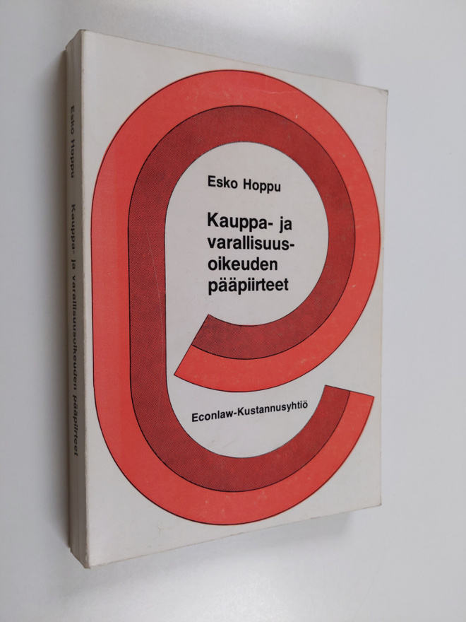 Esko Hoppu : Kauppa- ja varallisuusoikeuden pääpiirteet
