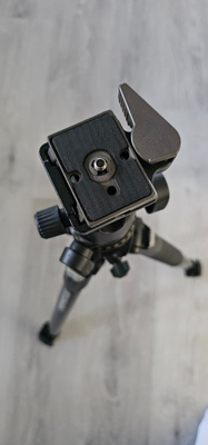 Manfrotto 055XPROB -jalusta ja 498RC2-kuulapää.