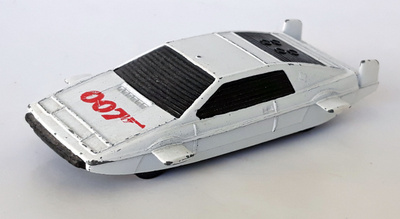 James Bond Lotus pieni Corgi GB