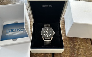 Seiko 5 Sport Automatic SNZF15K1 (Custom taulu ja ranneke)