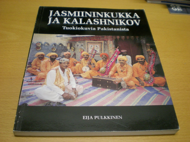 Eija Pulkkinen: Jasmiininkukka ja Kalashnikov