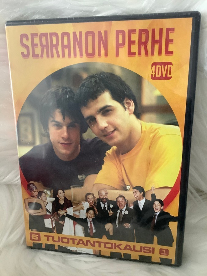 SERRANON PERHE (KAUSI 6 vol.1) UUSI MUOVEISSA