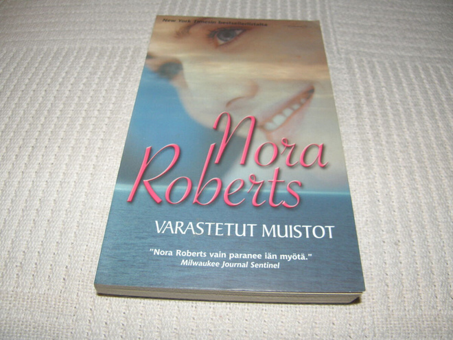Nora Roberts Varastetut muistot  -pok