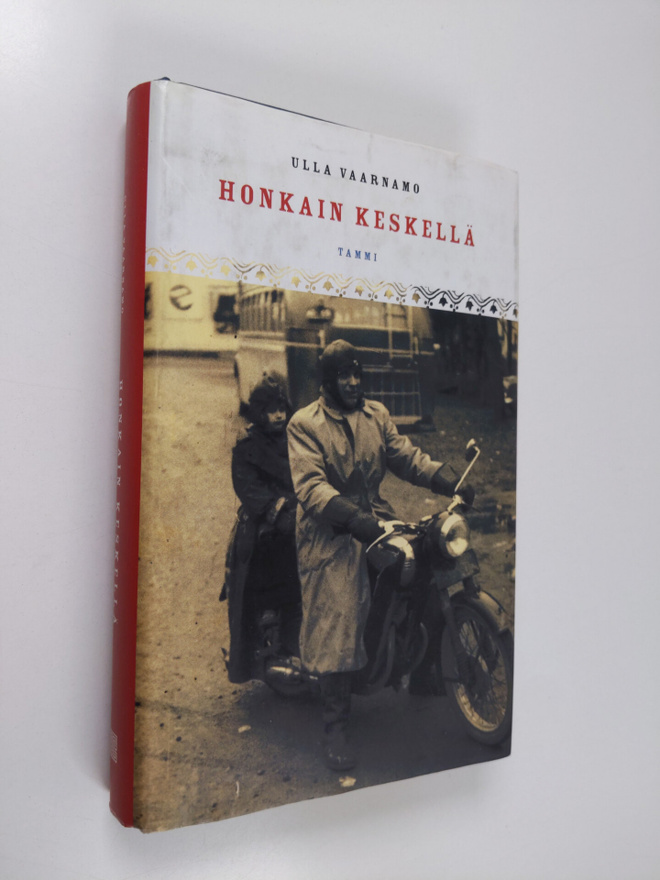 Ulla Vaarnamo : Honkain keskellä
