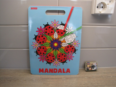 MANDALA VÄRITYSKIRJA, SENSE