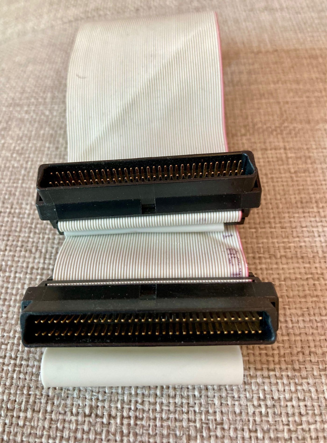 Ultra Wide SCSI kaapeli yhdelle laitteelle 68-pin