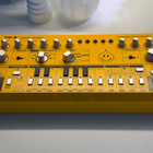 Behringer TD-3 AM Yellow Acid Smiley Edition - pikkukuva 1