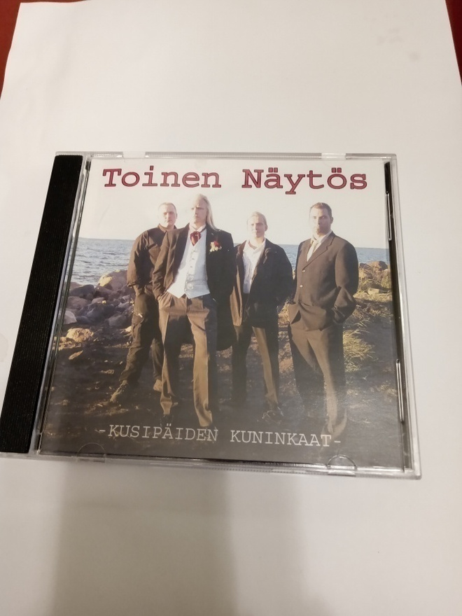 CD TOINEN NÄYTÖS - Kusipäiden kuninkaat  ( Sis.postikulut )
