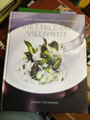 TOIVANEN : VIETTELEVÄT VILLIYRTIT ( SIS POSTIKULU )