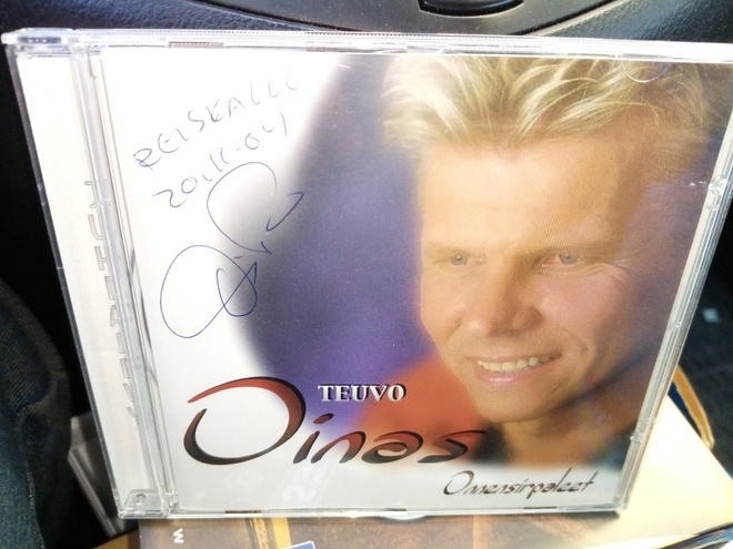 CD Teuvo Oinas :  Onnensirpaleet ( SIGNED) SIS POSTIKULU