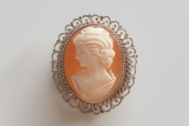 Art Deco kameekoru riipus rintaneula 30-luku
