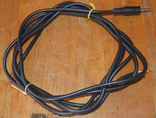 2,4m audiokaapeli  3,5mm liittimellä