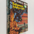 Victoria Holt : Tuhannen lyhdyn talo - pikkukuva 1