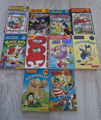 Aku Ankan taskukirjat 9 kpl + Roope Setä