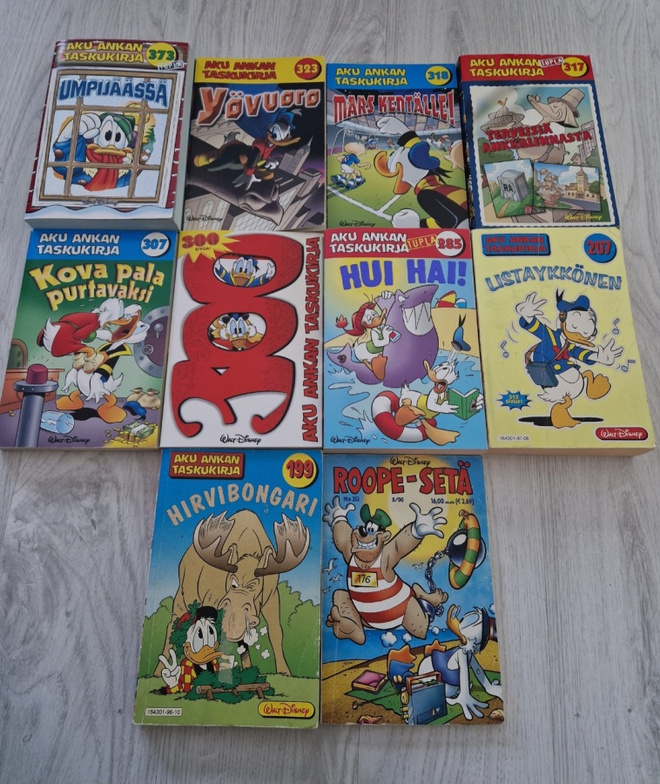 Aku Ankan taskukirjat 9 kpl + Roope Setä