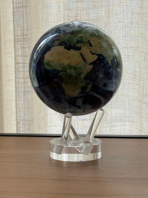Earth with Clouds MOVA Globe 4.5” – itsestään pyörivä
