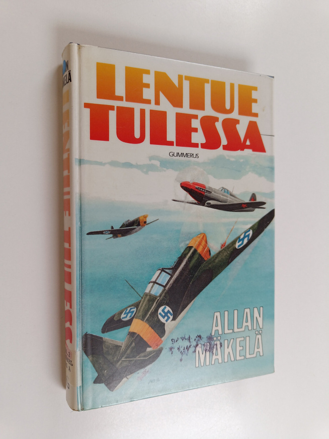 Allan Mäkelä : Lentue tulessa : sotaromaani