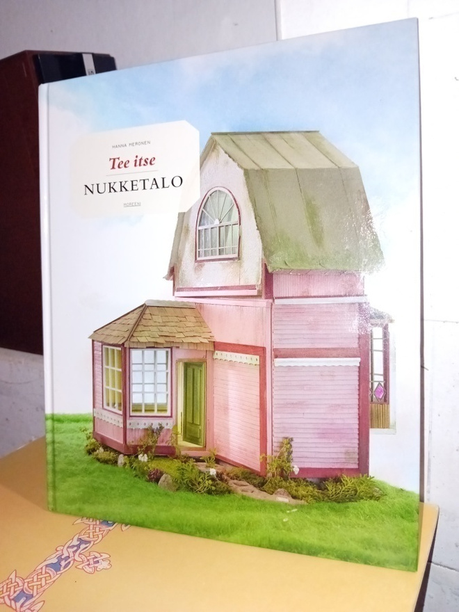 Meronen  : Tee itse nukketalo ( SIS POSTIKULU  )