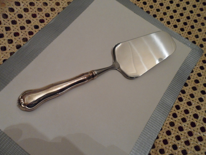 Hopeinen chippendale kakkulapio 22cm