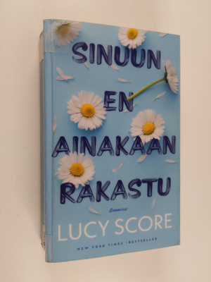 Lucy Score : Sinuun en ainakaan rakastu
