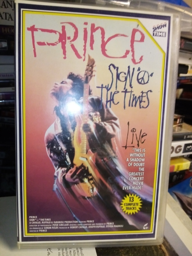 VHS PRINCE : SIGN O'THE TIMES ( SIS POSTIKULU)