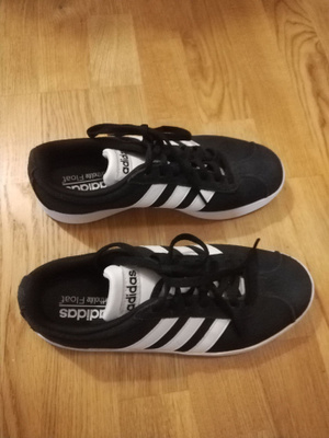 Adidas-kengät