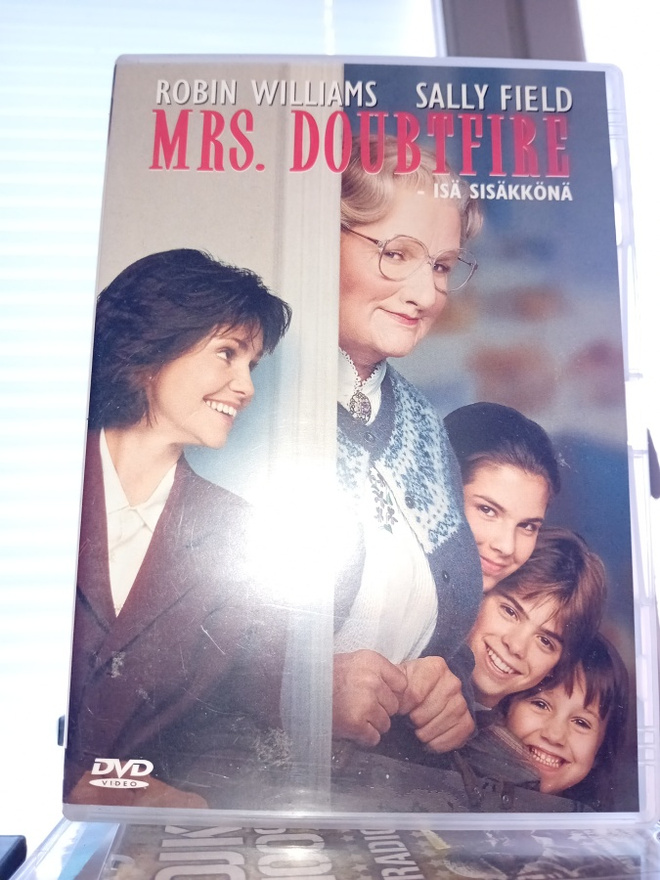 Dvd Isä sisäkkönä ( SIS POSTIKULU )