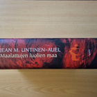 Jean M. Untinen-Auel: Maalattujen luolien maa - pikkukuva 3