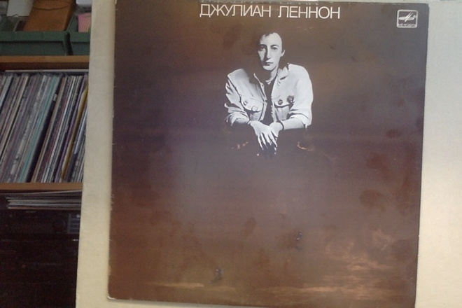 JULIAN LENNON  ::  VINYYLI  LP  ::  USSR  1987  !!
