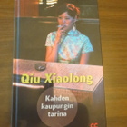 Qiu Xiaolong: Kahden kaupungin tarina - pikkukuva 1