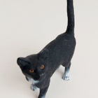 SCHLEICH-MUSTAVALKOINEN KISSA-FIGUURI - pikkukuva 2
