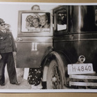 Hämeenlinna, vuokra-autoilija Kauko Laine asiakkaineeen 1937 - pikkukuva 1