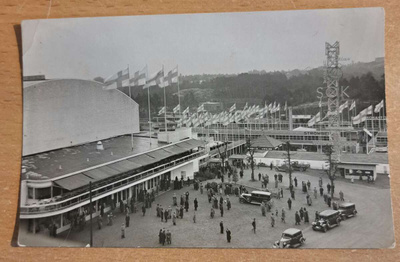 Helsinki, Suurmessut 1935, kuva Messuhallin edustalla