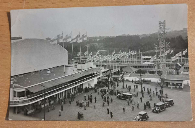 Helsinki, Suurmessut 1935, kuva Messuhallin edustalla