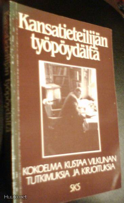 KANSATIETEILIJÄN TYÖPÖYDÄLTÄ Kustaa Vilkunan kirj. *Sis.pk:t