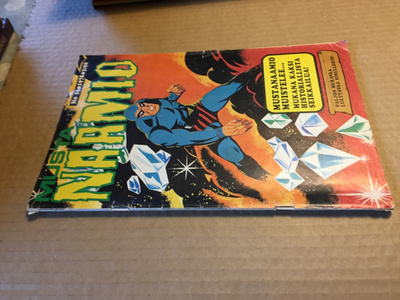 MUSTANAAMIO 25/1978