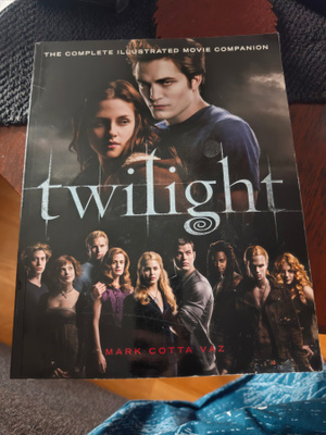 Twilight Mark Cotta Vaz Illustrated movie companion