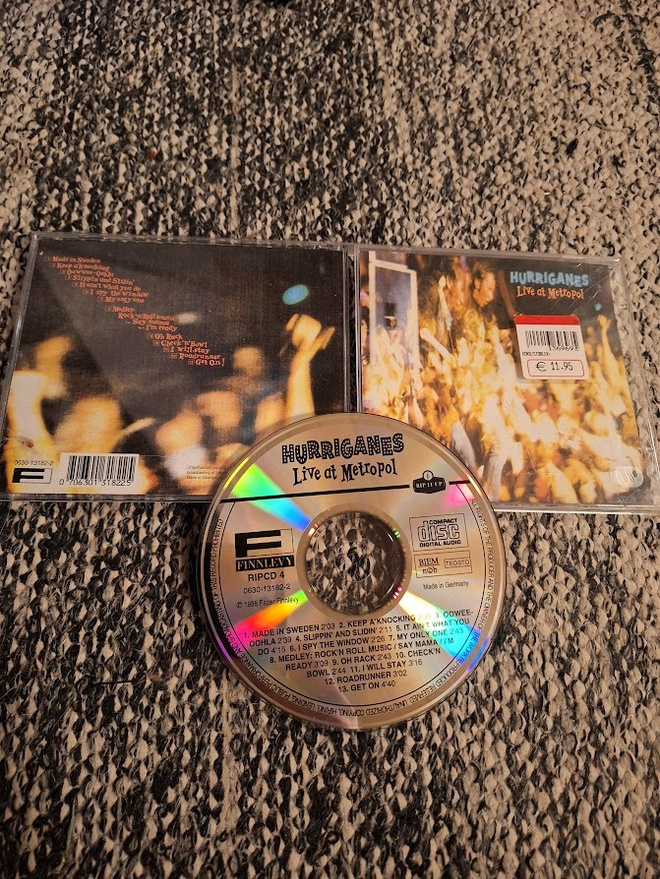 Hurriganes-Live At Metropol
