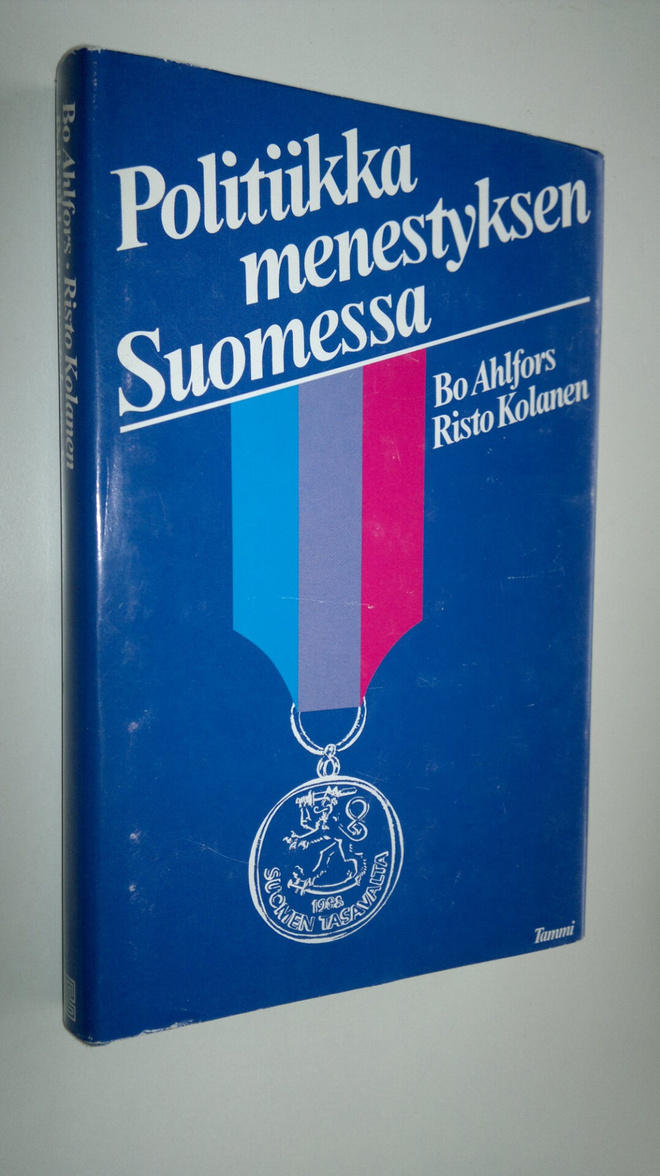 Bo Ahlfors : Politiikka menestyksen Suomessa